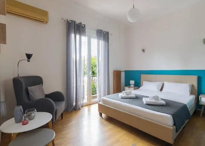 Cozy Hilton Hideaway: Central & Modern